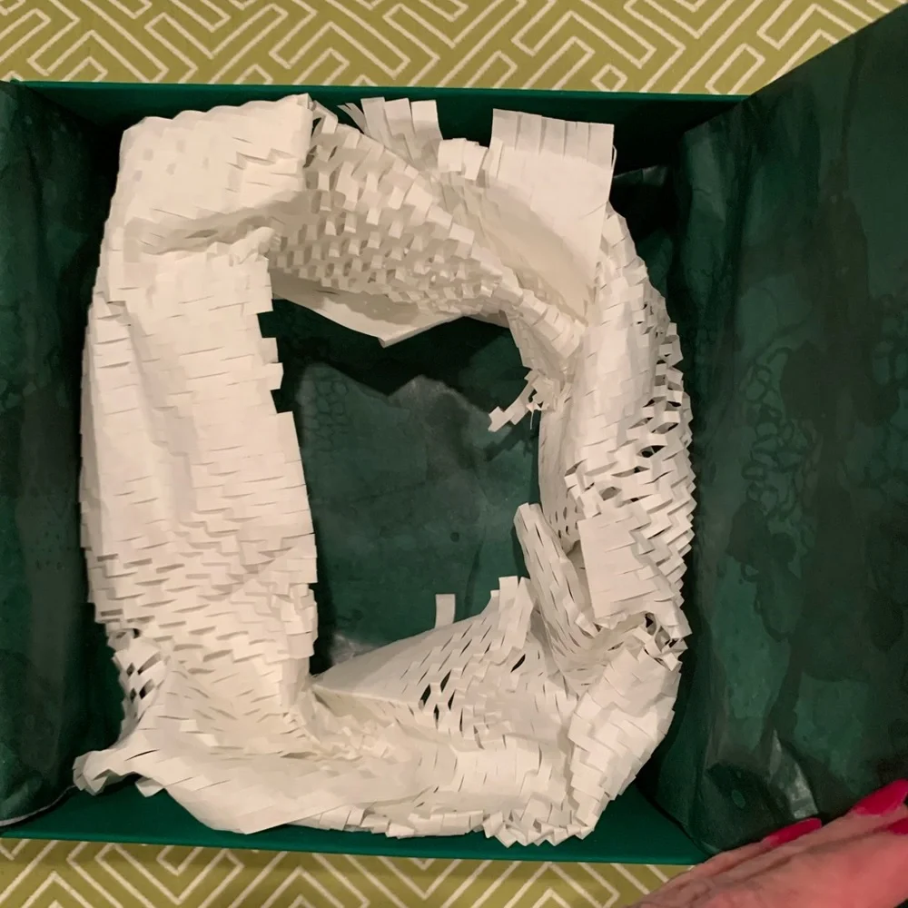 8 x 8 La Mer  Box with Packaging and Insert. - Picture 4 of 5